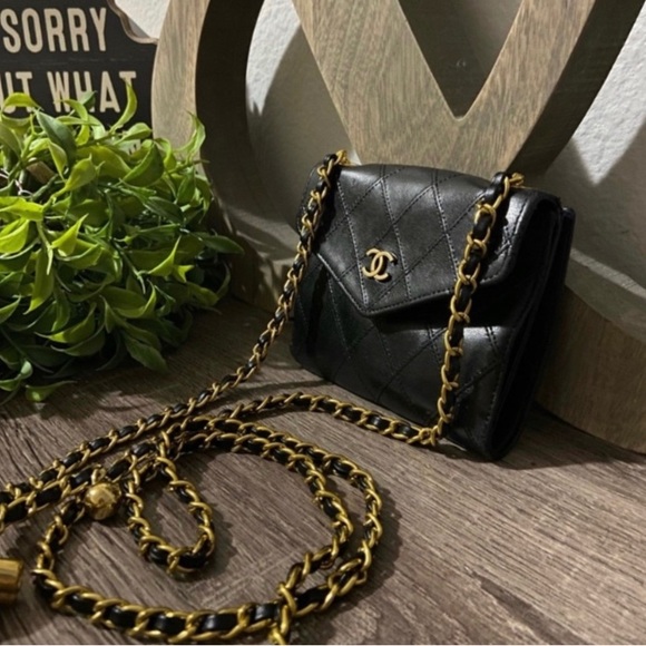 CHANEL Handbags - CHANEL Black Quilted Leather Mini Crossbody with Gold Chain